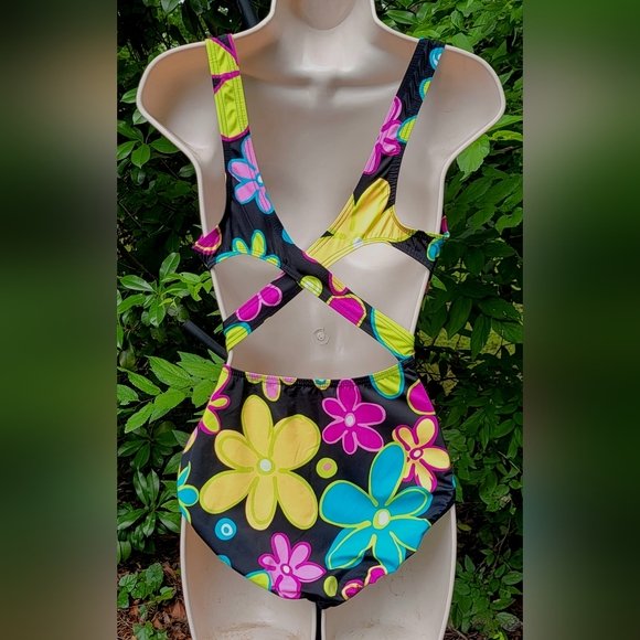 FLOWER POWER on Black Base...by Mystic Bay - Picture 2 of 5